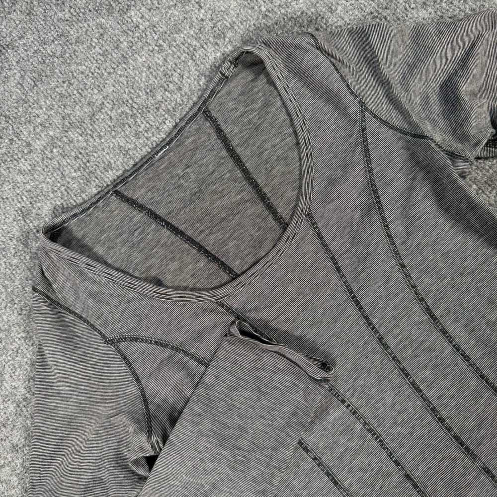 Lululemon Womens Grey Striped Long Sleeve Scoop Neck Athletic Top #4318